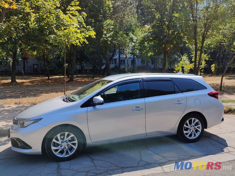 2015' Toyota Auris photo #2