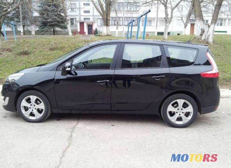 2012' Renault Grand Scenic photo #2