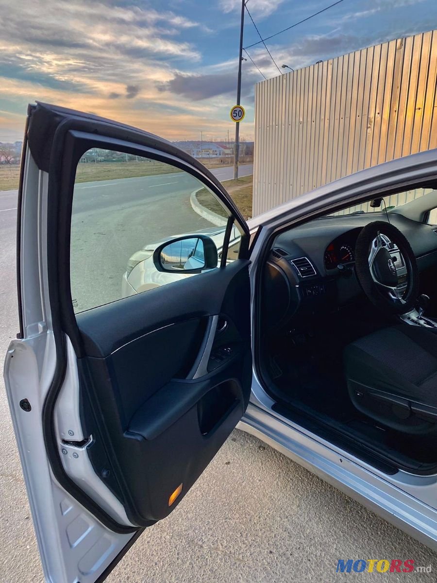 2012' Toyota Avensis photo #3