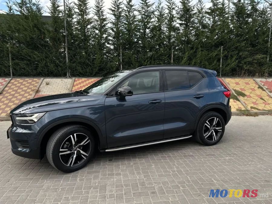 2021' Volvo XC40 photo #2