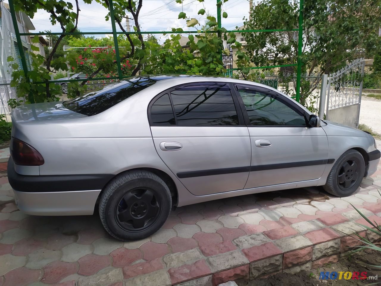 2001' Toyota Avensis photo #3