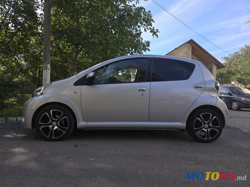 2012' Toyota Aygo photo #4