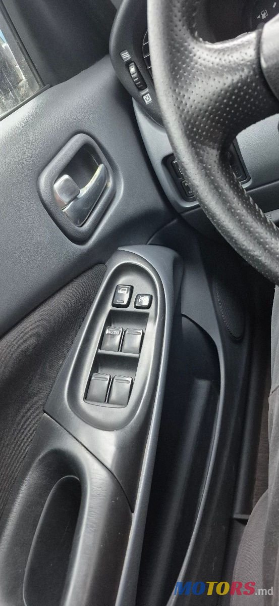 2006' Nissan Almera photo #5