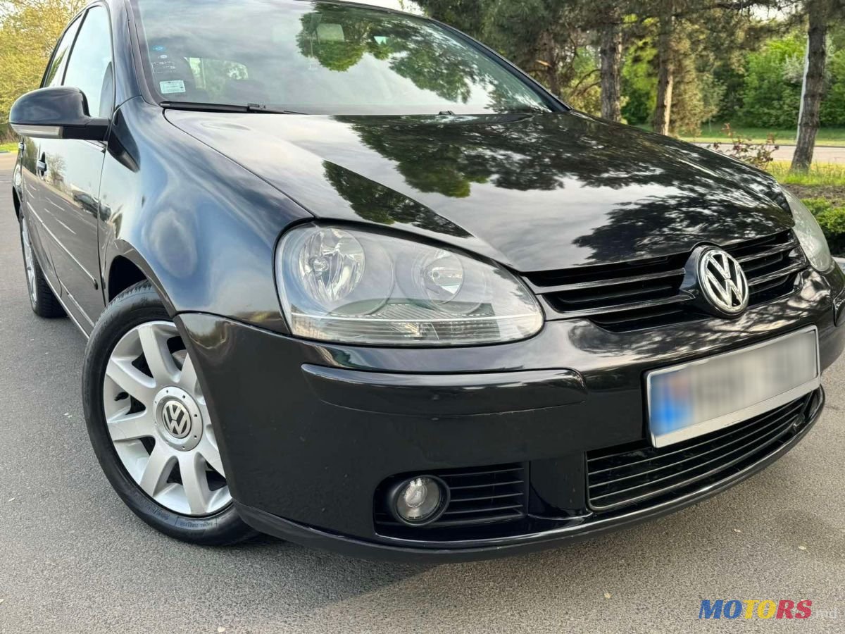 2004' Volkswagen Golf photo #3