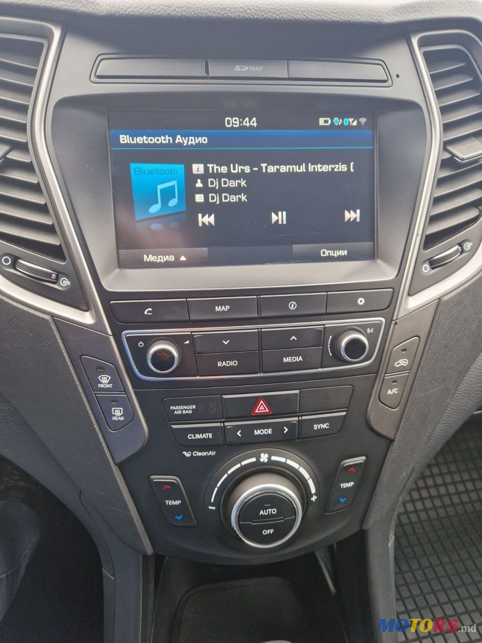 2016' Hyundai Santa Fe photo #2