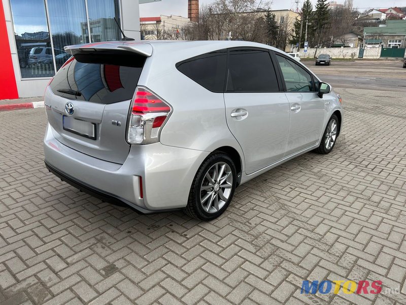 2015' Toyota Prius v photo #4