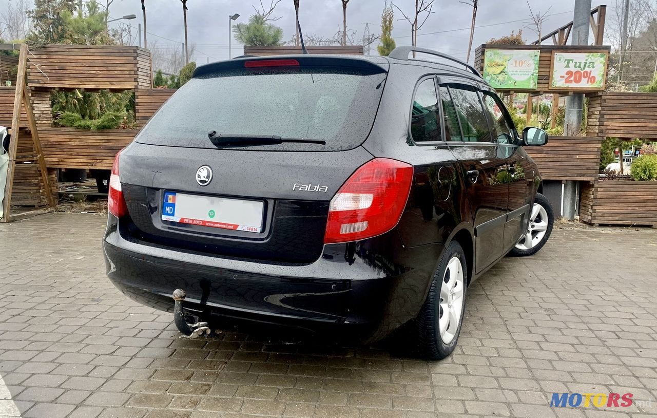 2011' Skoda Fabia photo #3