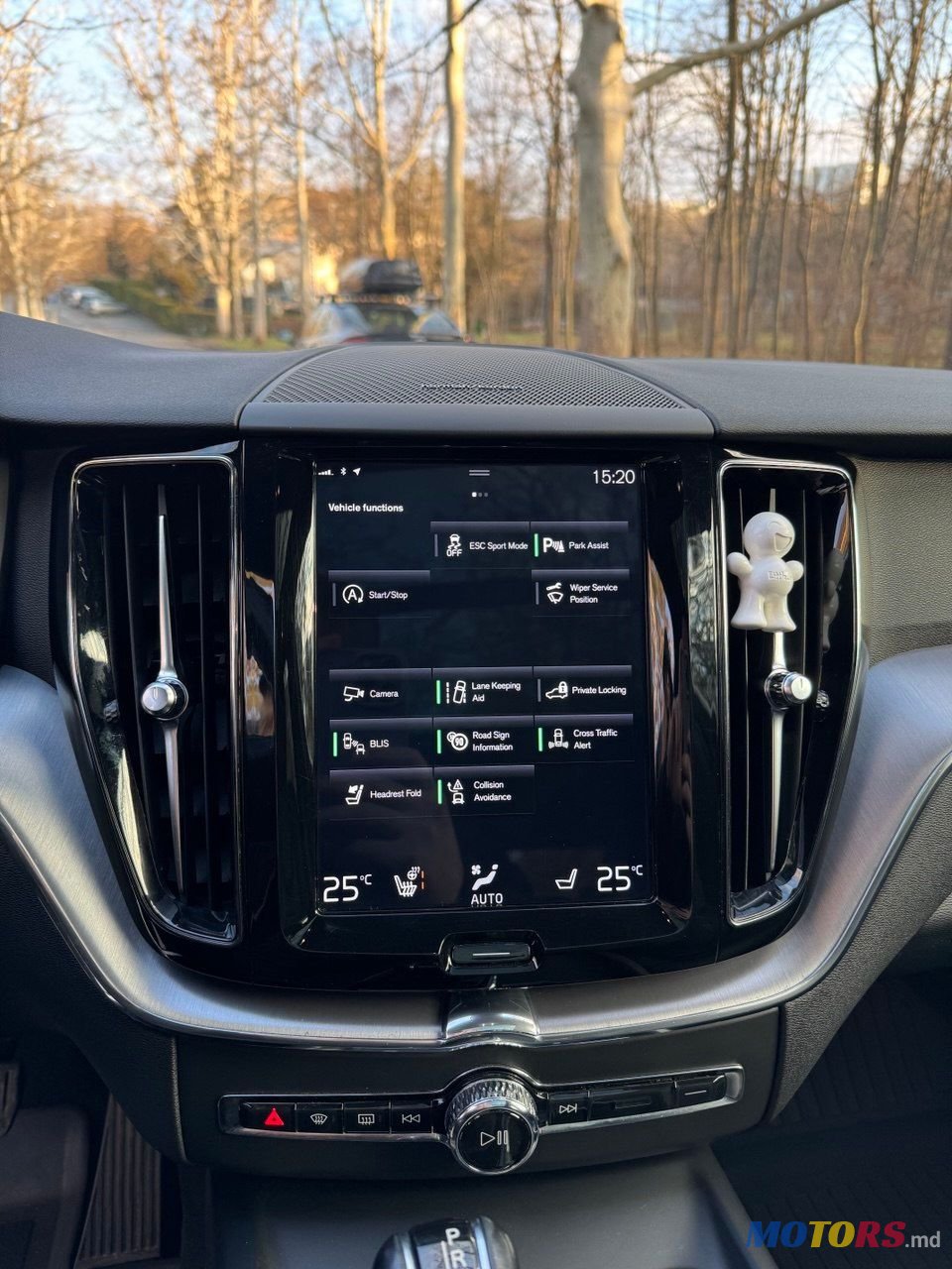 2020' Volvo XC60 photo #5