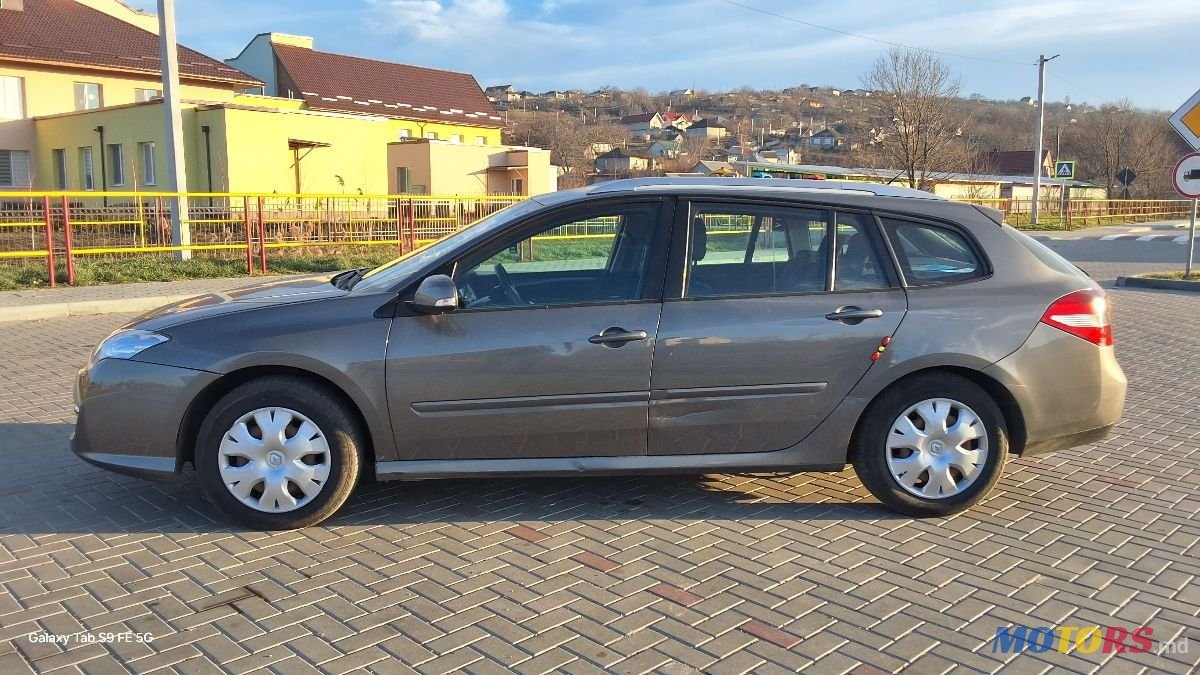 2008' Renault Laguna photo #4
