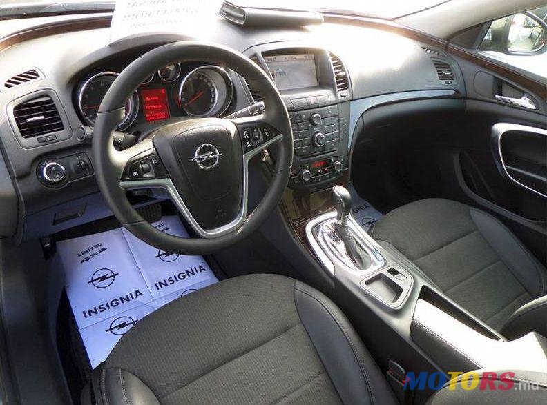 2010' Opel Insignia photo #2