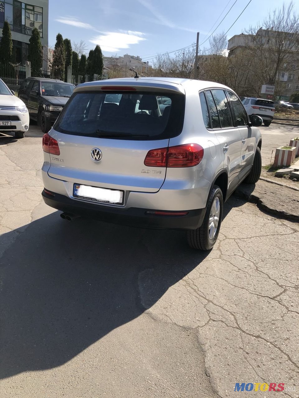 2012' Volkswagen Tiguan photo #3