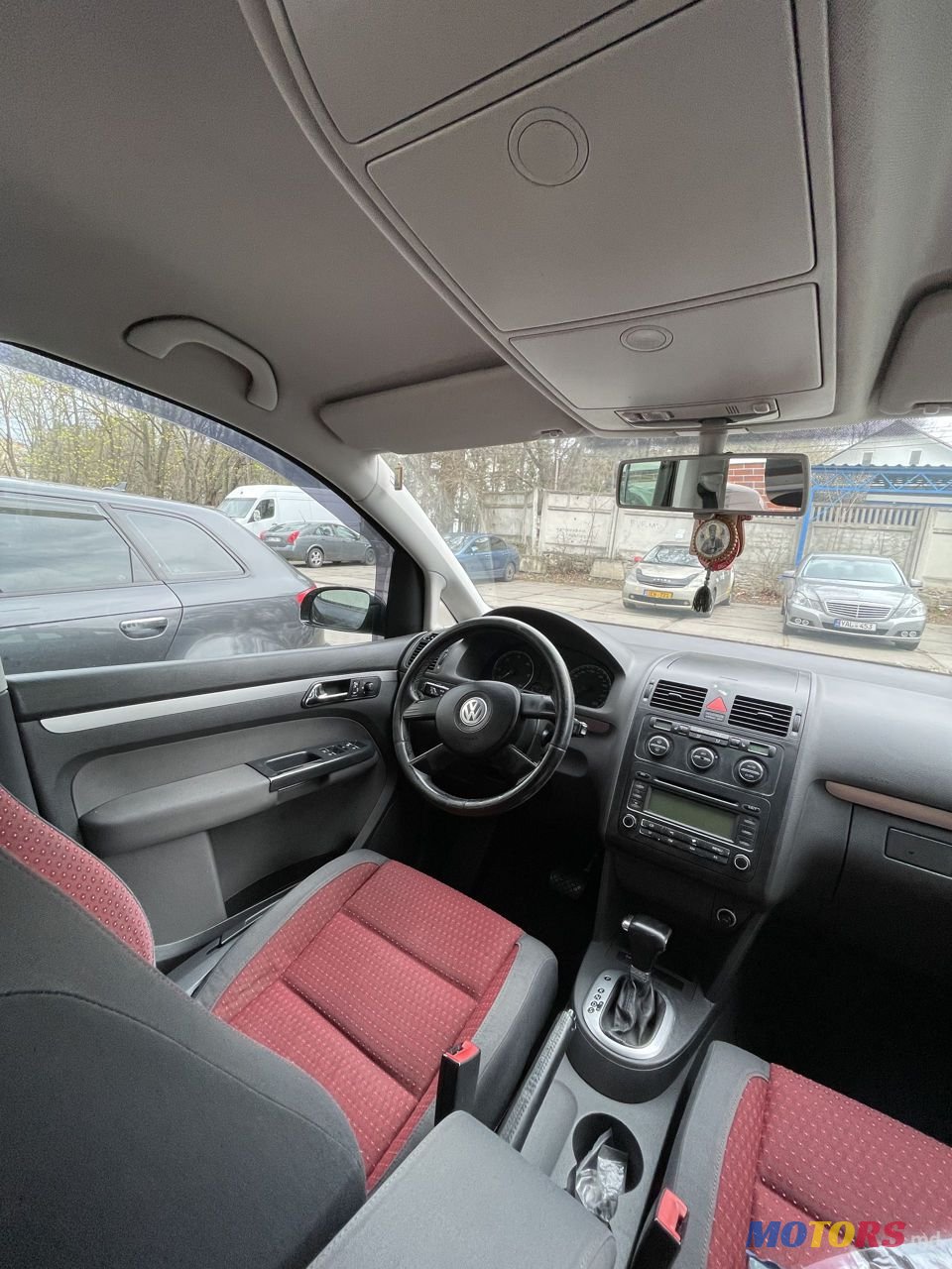 2005' Volkswagen Touran photo #6