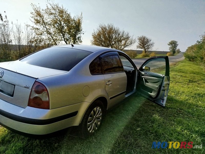 2001' Volkswagen Passat photo #5