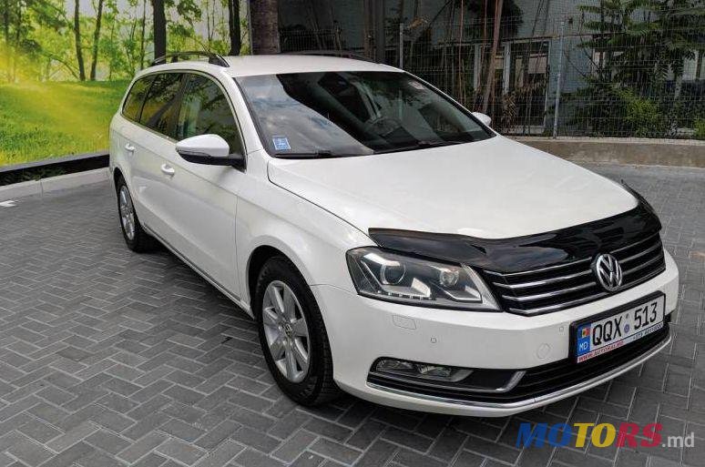 2011' Volkswagen Passat photo #1