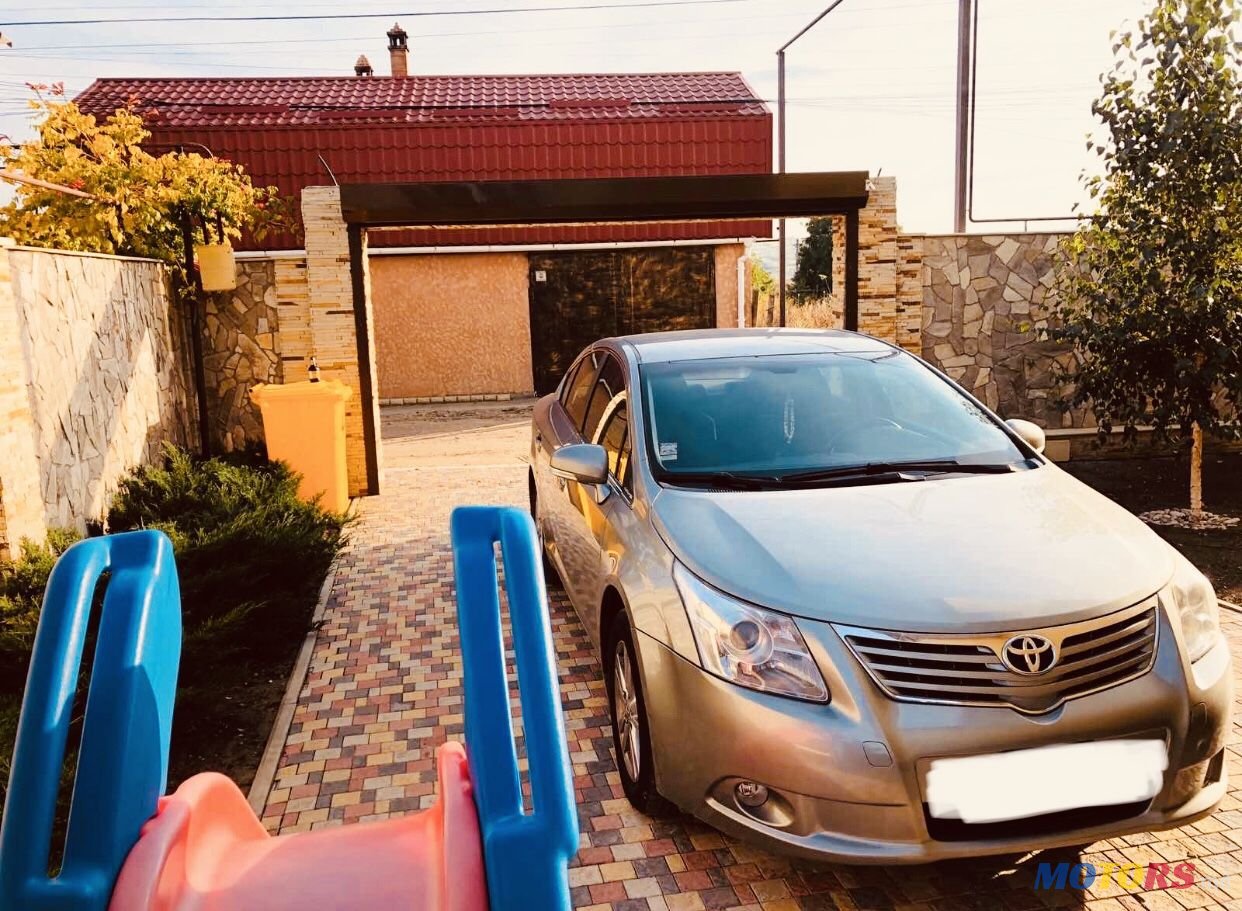 2010' Toyota Avensis photo #2