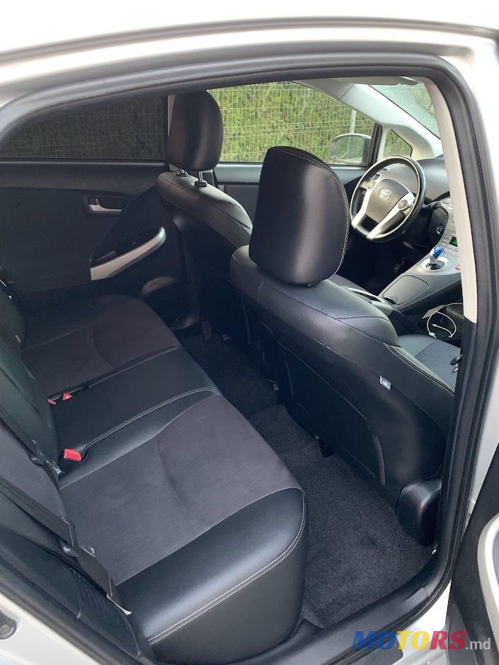 2012' Toyota Prius photo #6