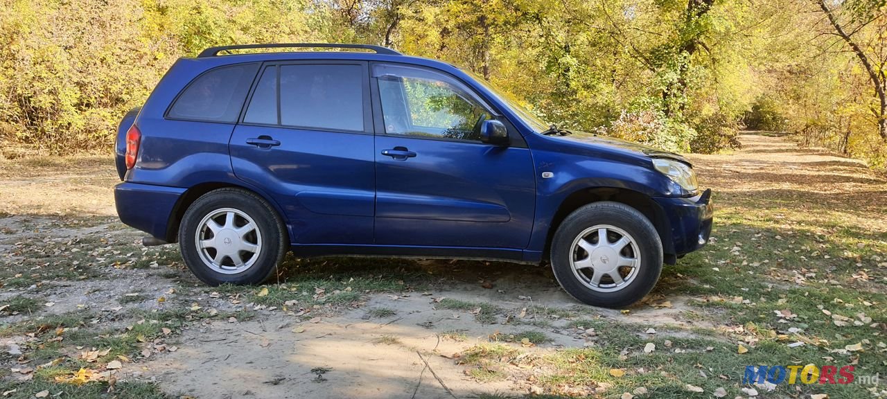 2004' Toyota RAV4 photo #2