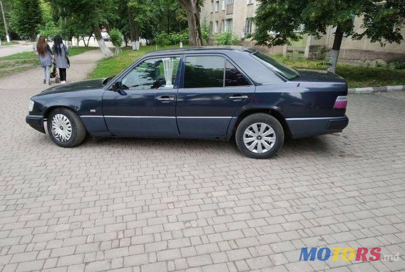 1987' Mercedes-Benz 124 photo #1