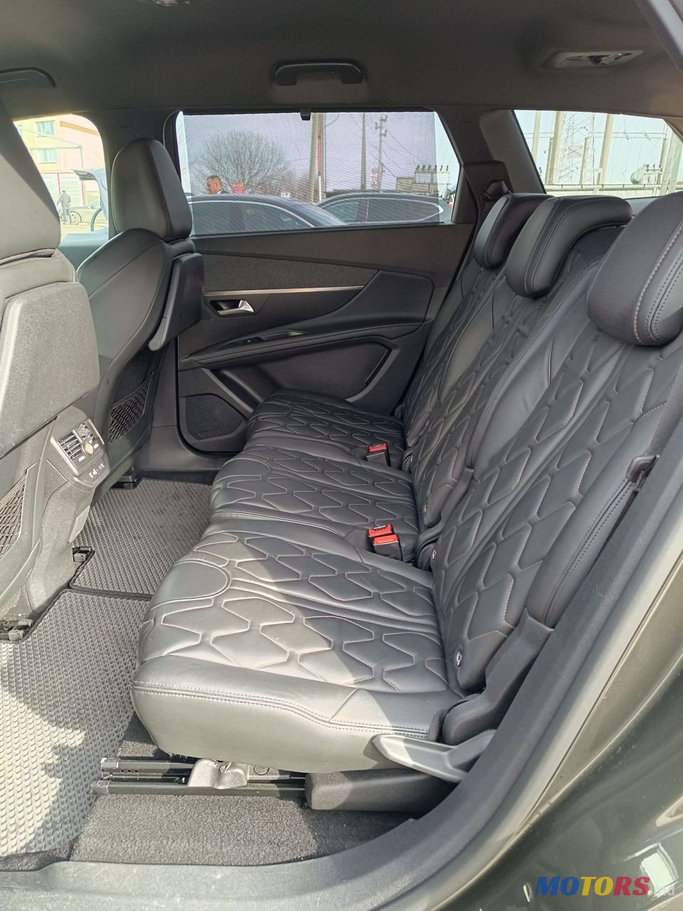 2019' Peugeot 5008 photo #6