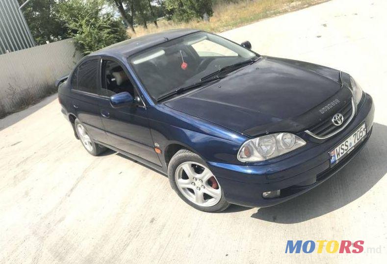 2002' Toyota Avensis photo #1