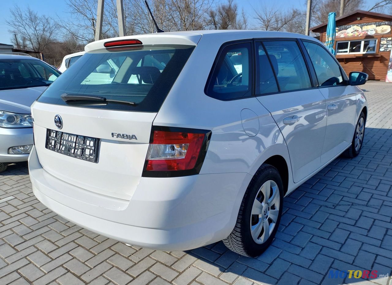 2015' Skoda Fabia photo #3