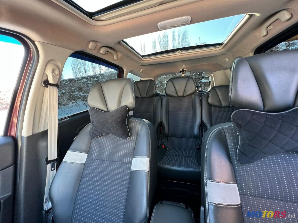 2013' Renault Grand Scenic photo #3