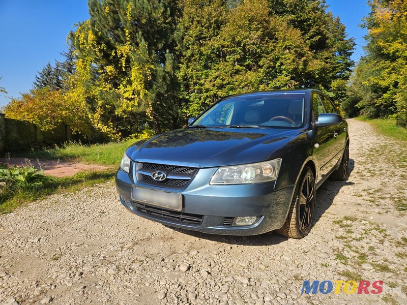 2005' Hyundai Sonata photo #2