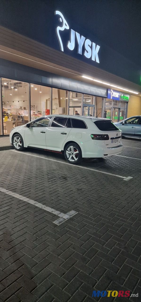 2011' Toyota Avensis photo #2