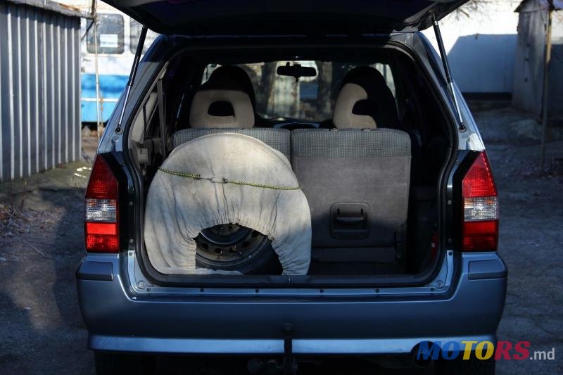 2003' Mitsubishi Space Wagon photo #3