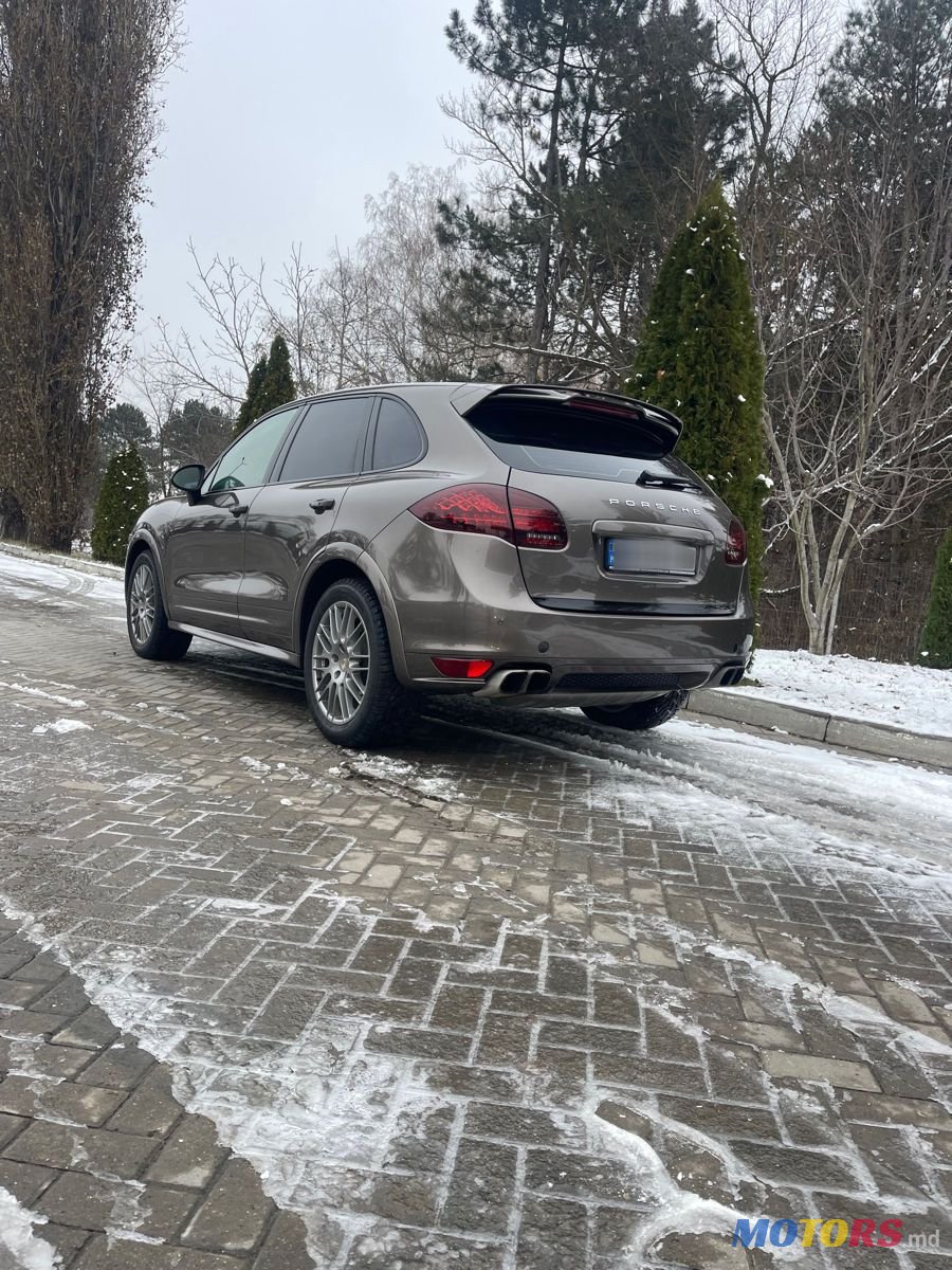 2012' Porsche Cayenne photo #5