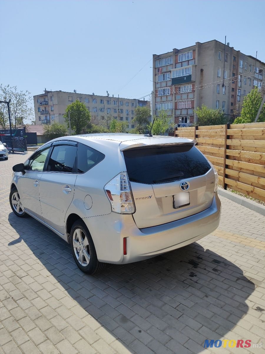 2012' Toyota Prius photo #3