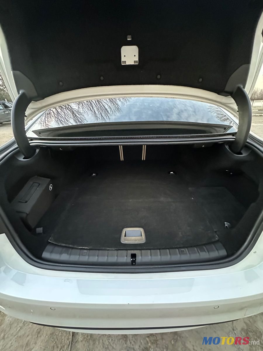 2017' BMW 5 Series photo #5