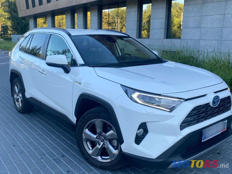 2019' Toyota RAV4 photo #4