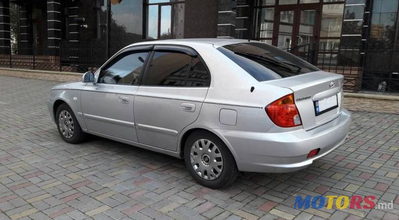 2004' Hyundai Accent photo #2