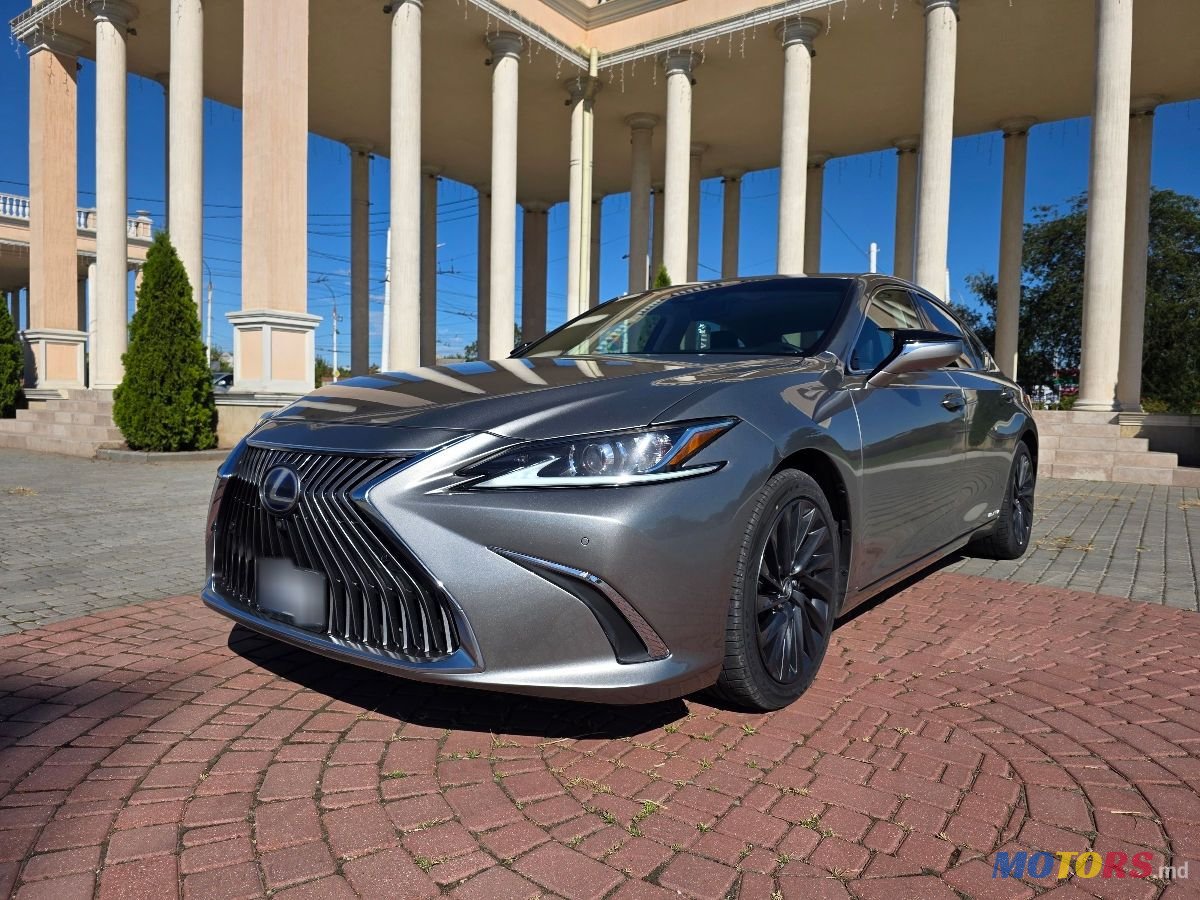 2019' Lexus Es Series photo #1