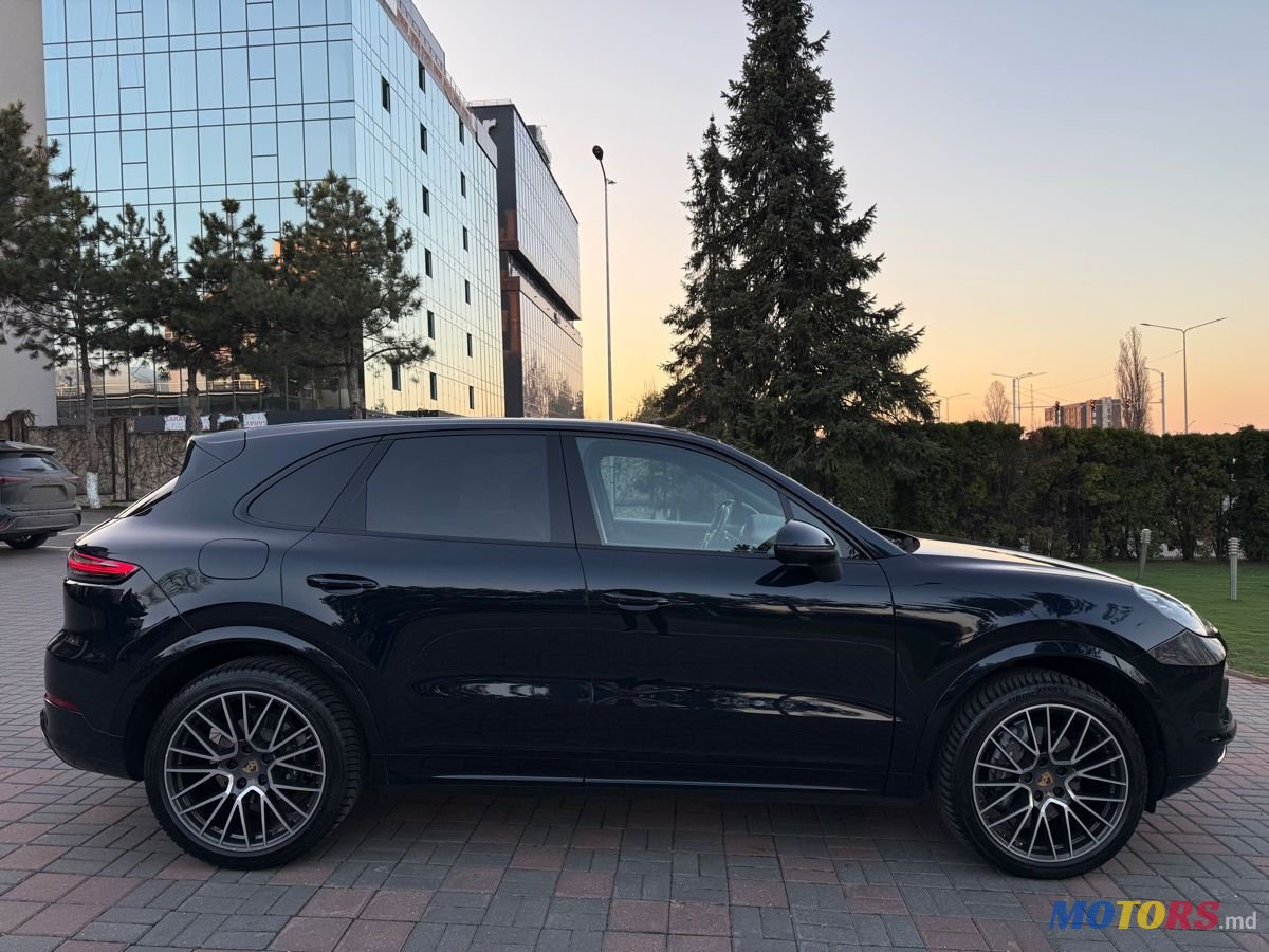 2019' Porsche Cayenne photo #3
