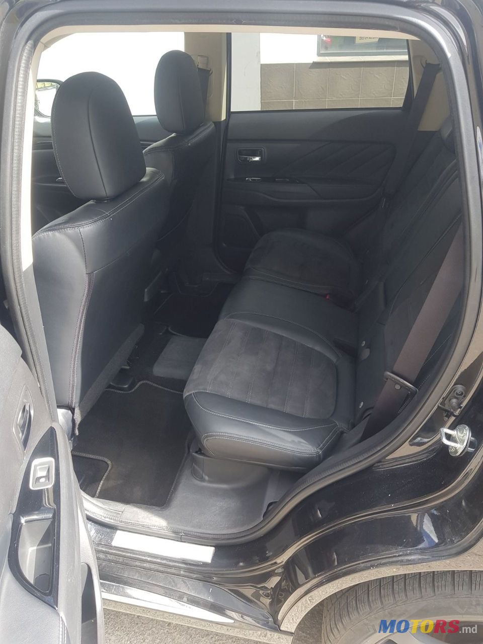 2015' Mitsubishi Outlander photo #6