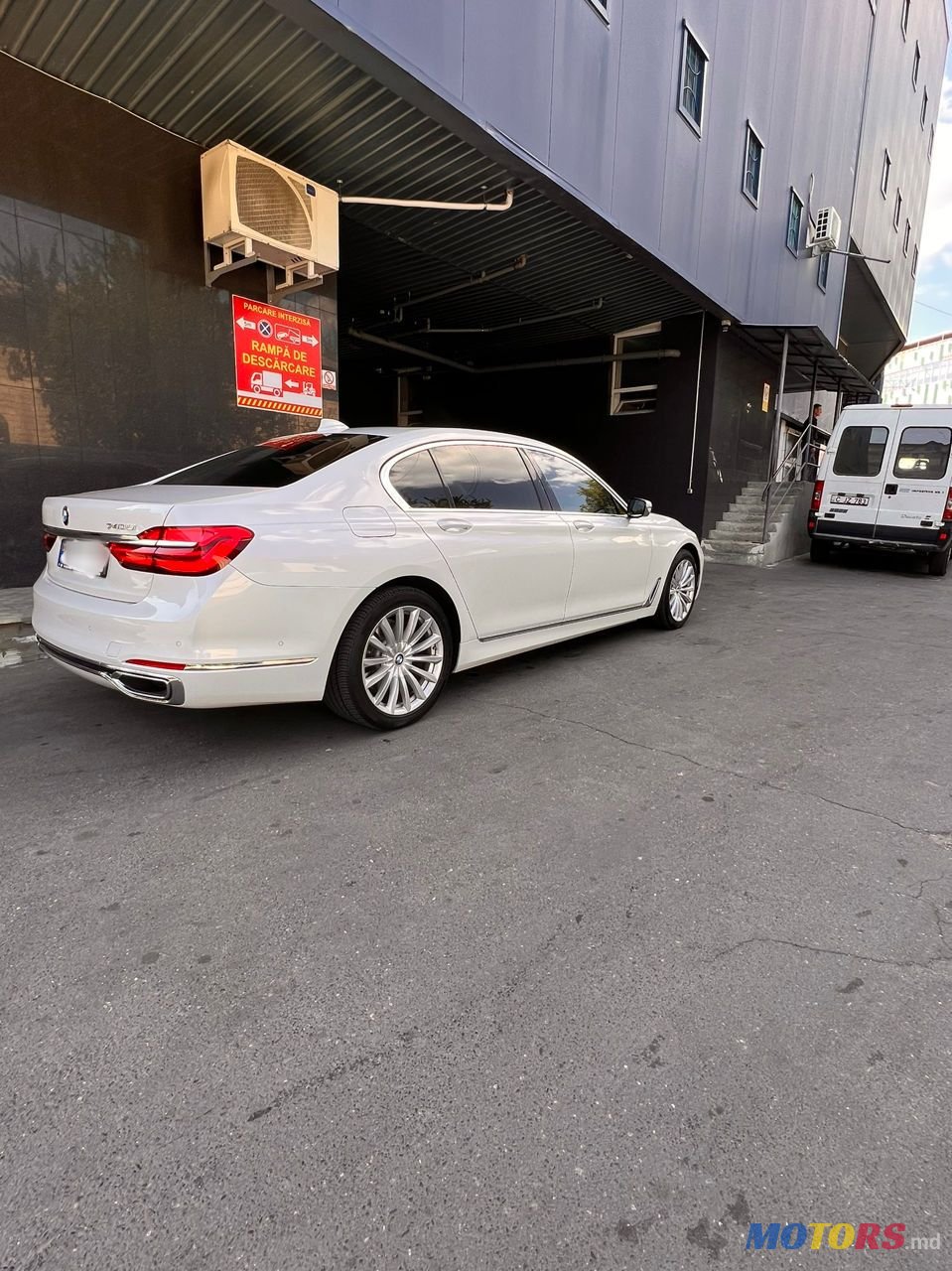 2016' BMW 7 Series photo #2