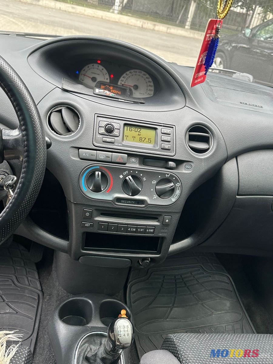 2005' Toyota Yaris photo #5