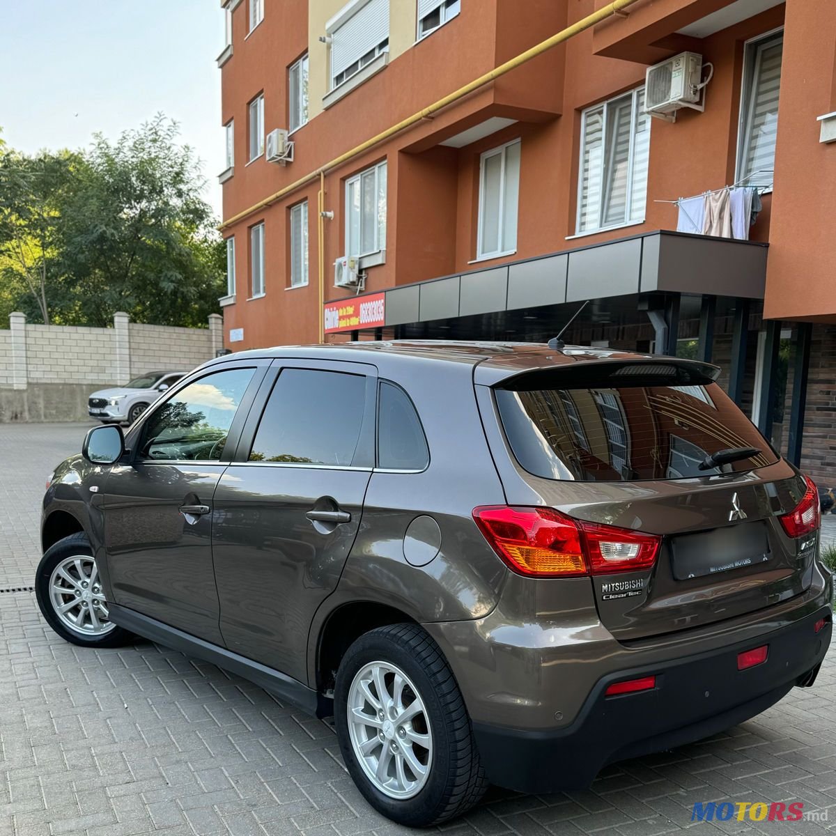 2011' Mitsubishi ASX photo #2