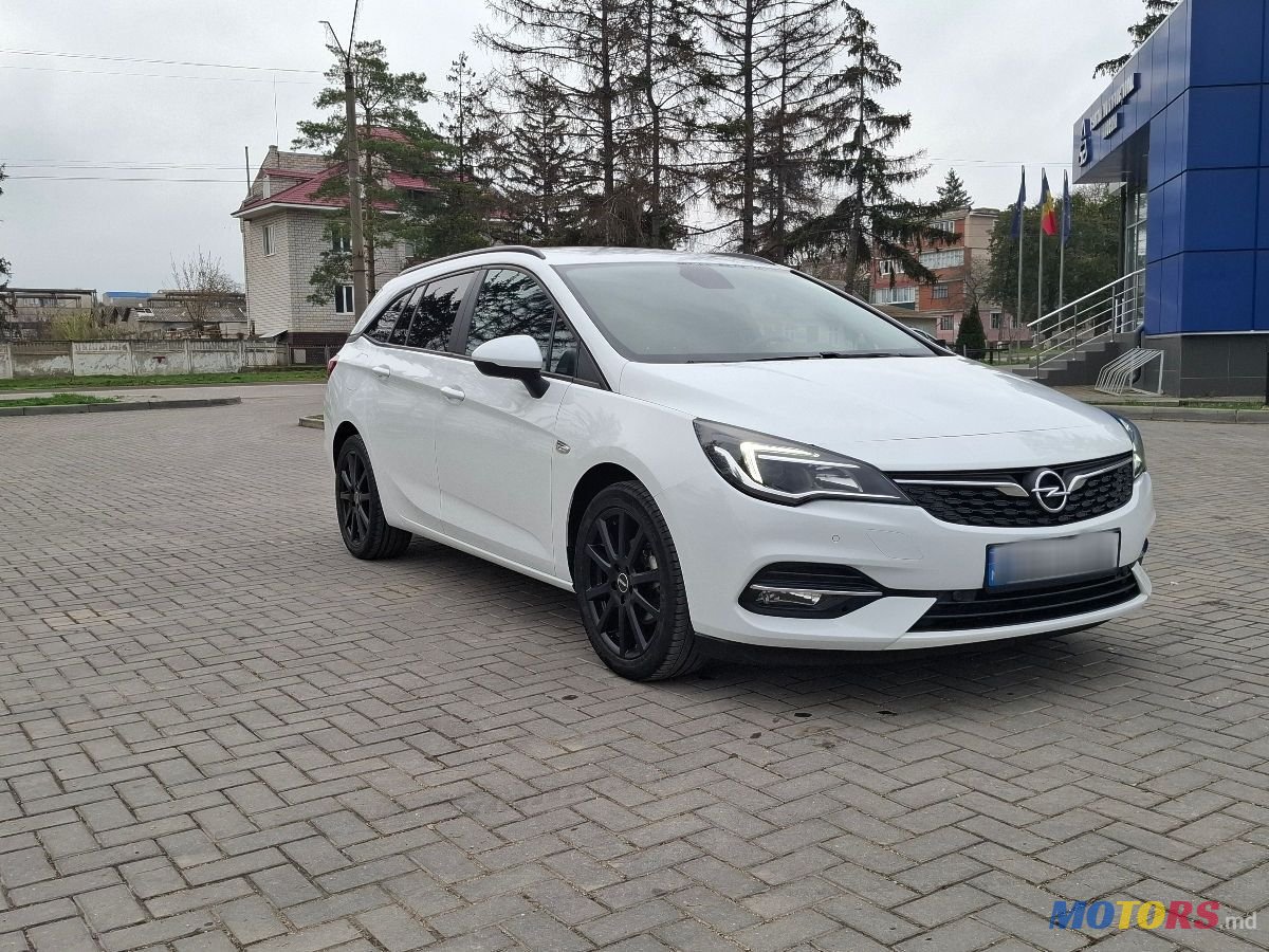 2020' Opel Astra photo #2