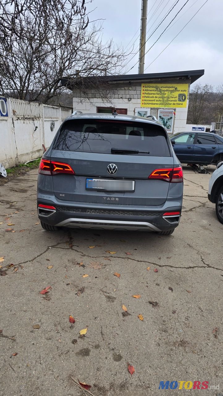 2022' Volkswagen Taos photo #2