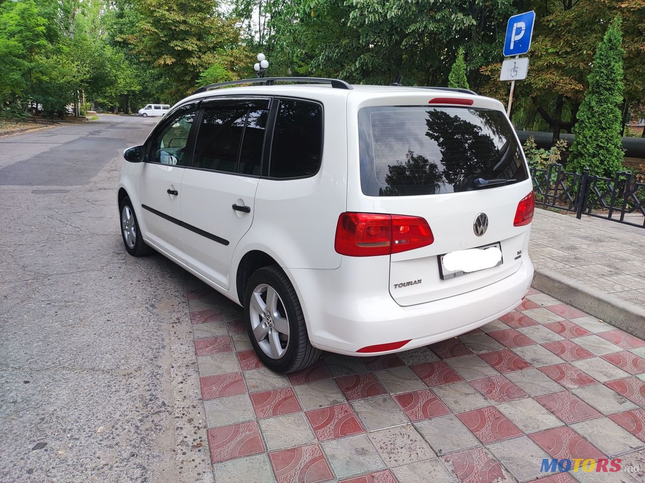 2013' Volkswagen Touran photo #5