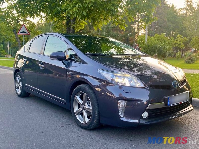 2013' Toyota Prius photo #3