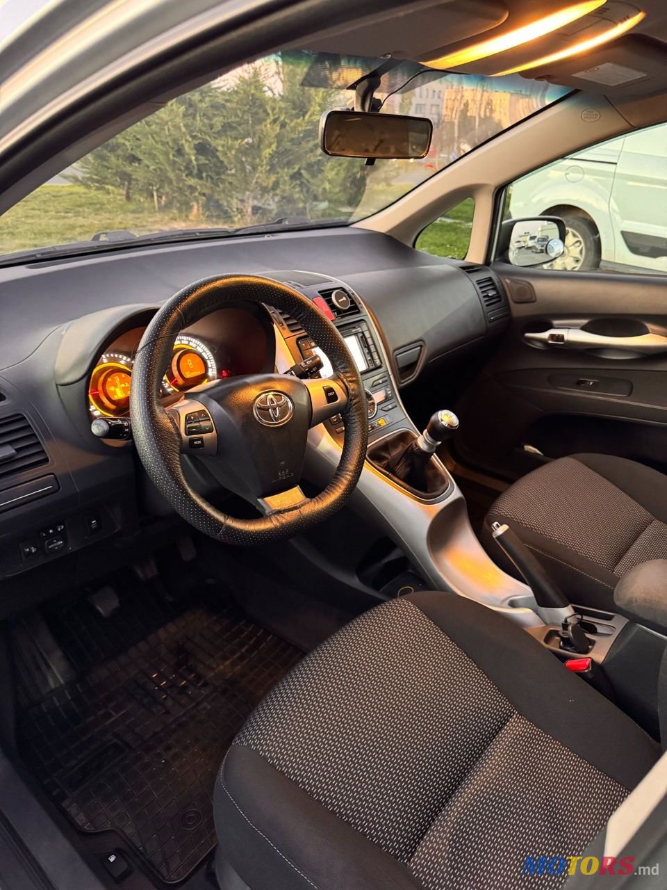 2010' Toyota Auris photo #4
