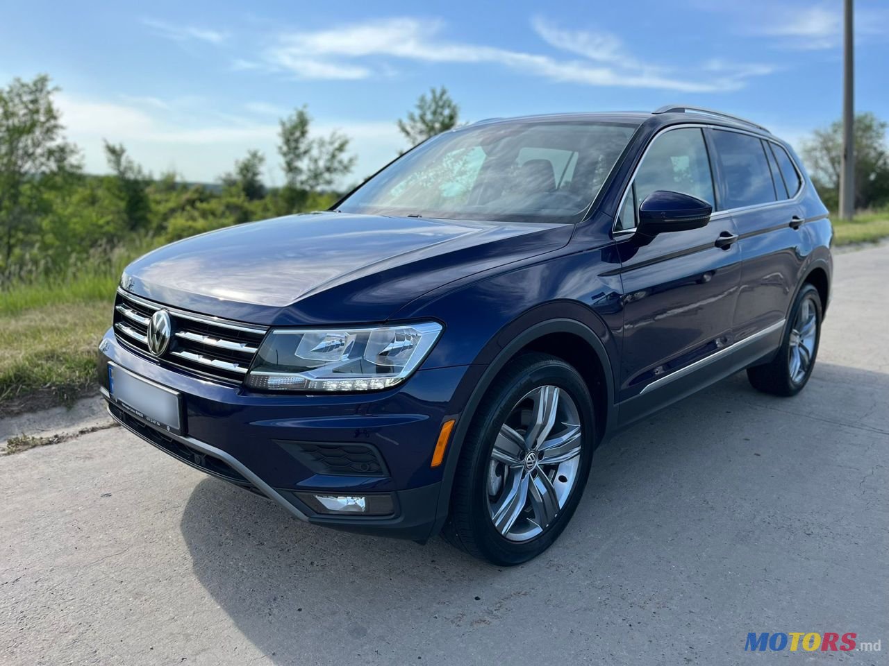 2021' Volkswagen Tiguan photo #2