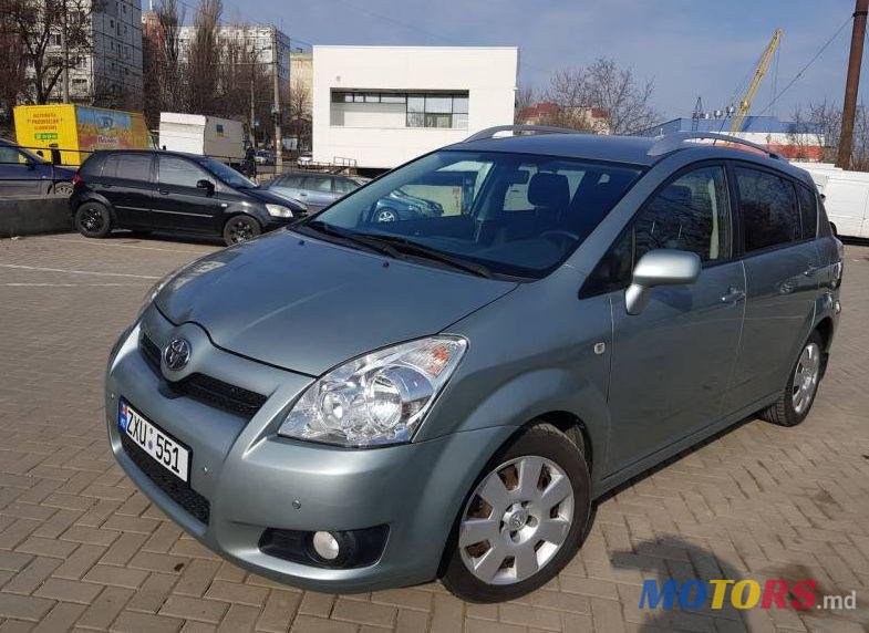 2008' Toyota Corolla Verso photo #1