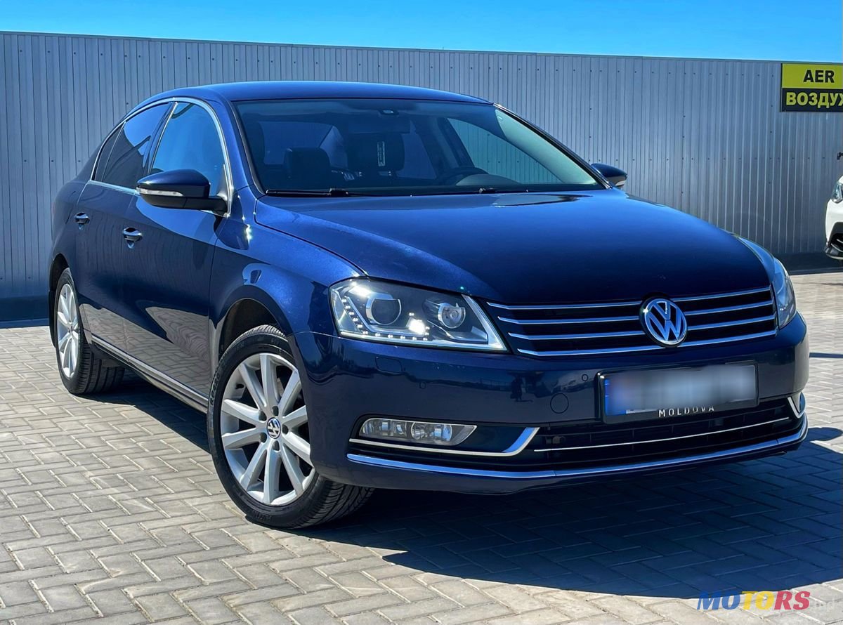 2011' Volkswagen Passat photo #1
