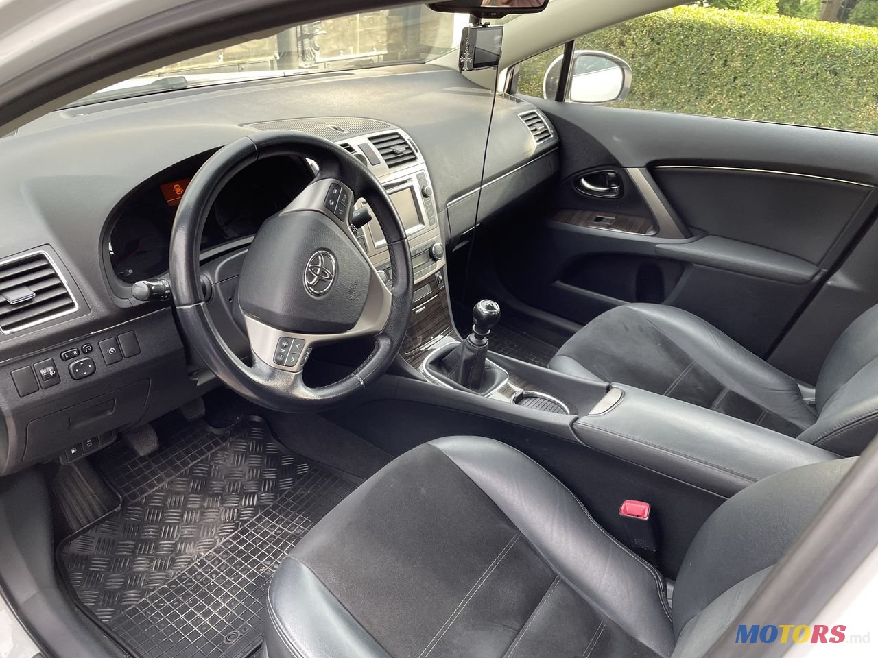 2012' Toyota Avensis photo #3