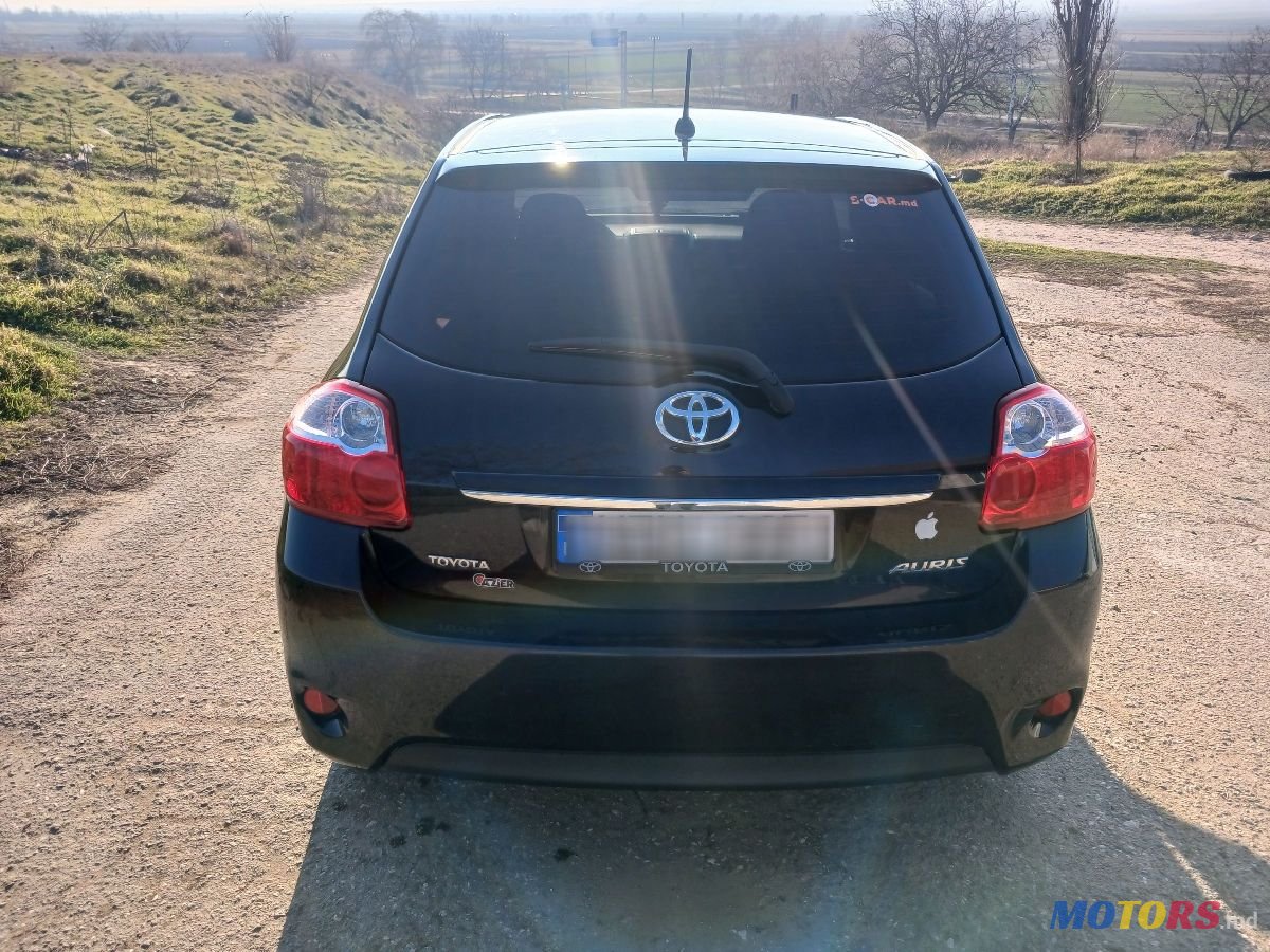 2010' Toyota Auris photo #3